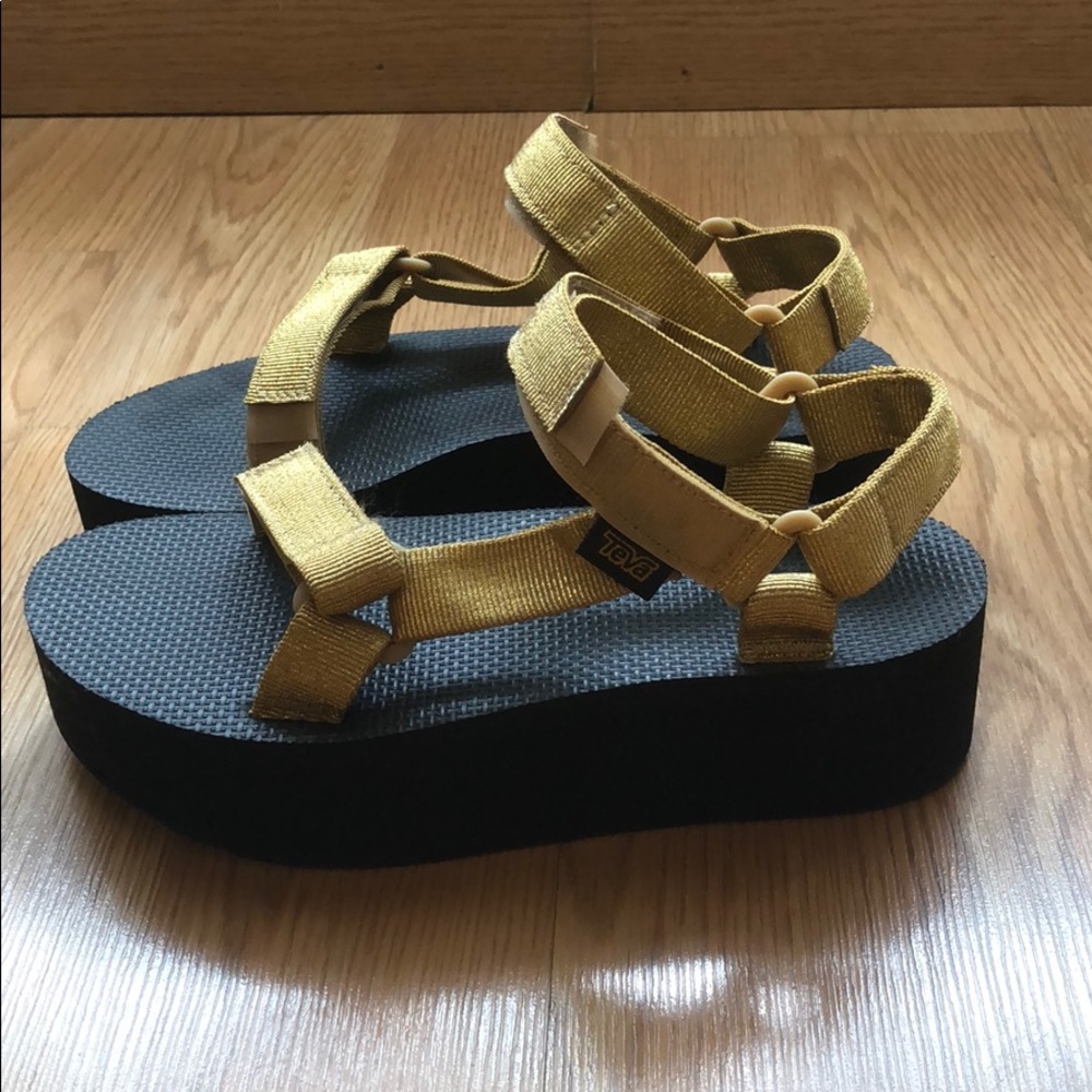 Teva Flatforms size 6